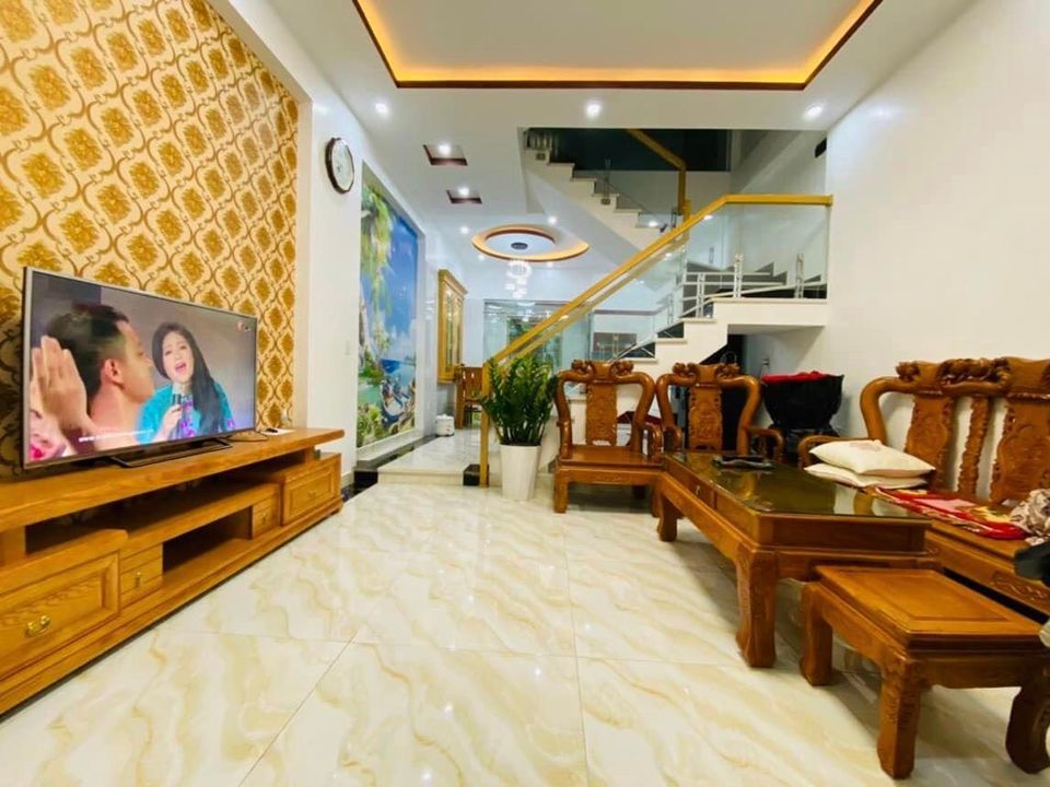 Bán Nhà Cổ Linh, 52m2, 5T giá 5,9 tỷ Ô Tô Qua Nhà (Gần TTTM Aeon Long Biên).