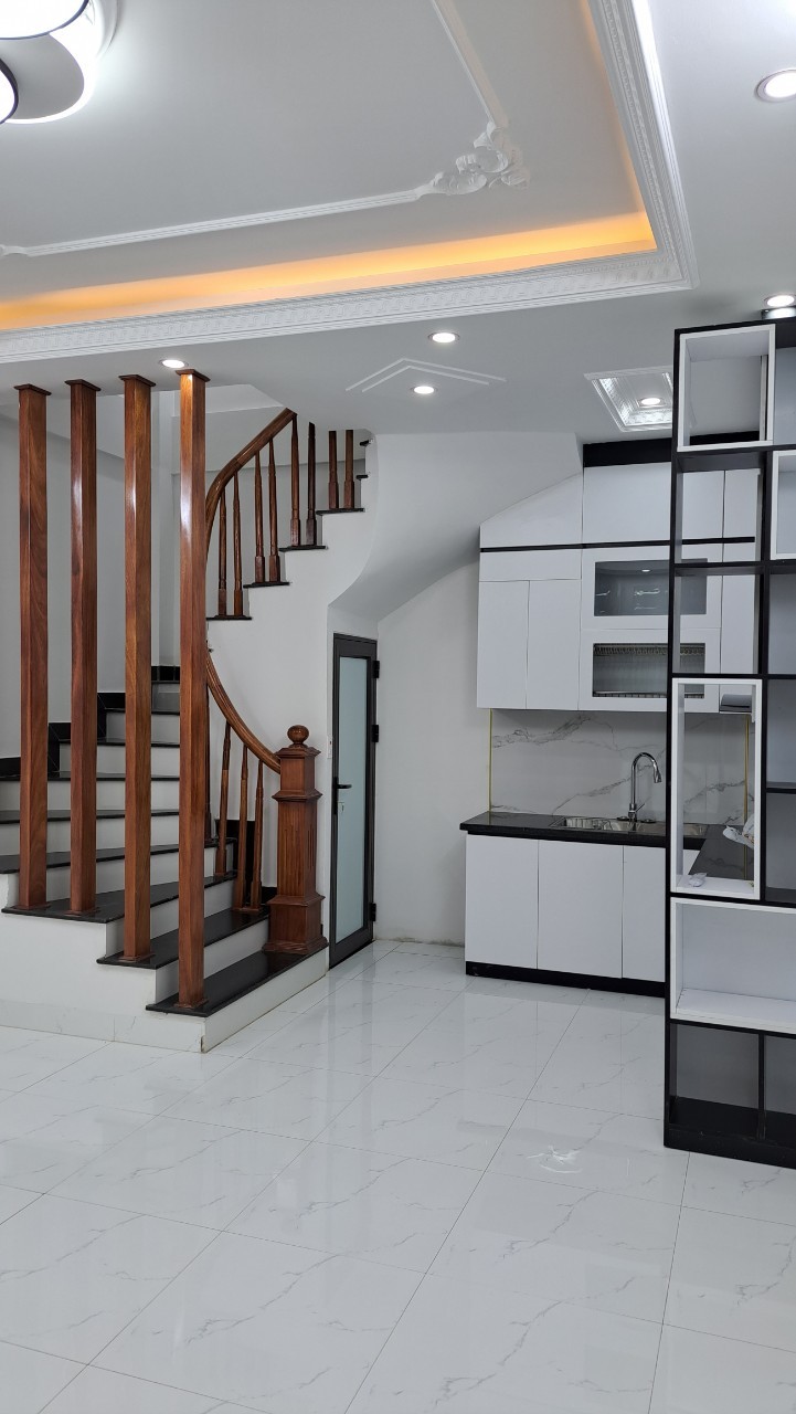 Bán nhà lô góc Cát Linh 36m2 4 tầng, 5m ra oto, nở hậu, 5.5 tỷ.