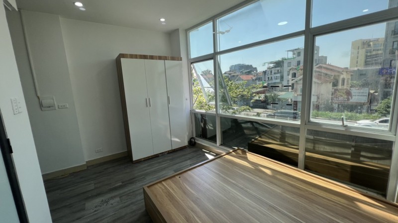 Bán nhà Phương Mai 28m2 x 5 tầng, mt 4.2m, oto đỗ cửa, nhà mới kính koong, chỉ 4.5 tỷ.