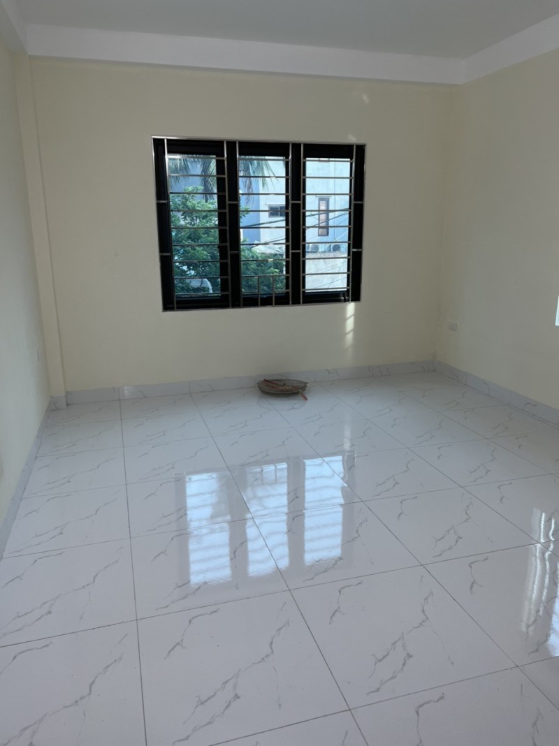 Bán nhà Đường Láng 35m2 4 tầng, mt 5m, ngõ nông thoáng gần phố, ô tô, 4.1 tỷ.