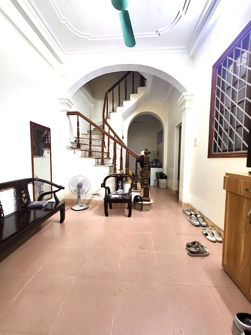 Bán nhà Cát Linh 32m2 6 tầng, ngõ nông, gần phố, 10m ra oto, 5.6 tỷ.