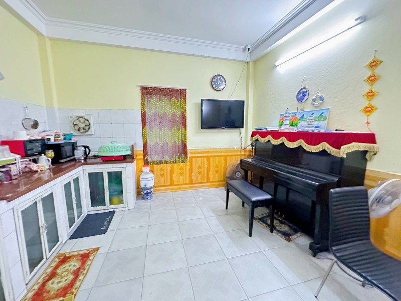 Bán nhà phân lô Phạm Ngọc Thạch 40m2 5 tầng, 2 thoáng, thông tứ tung, 4.5 tỷ.