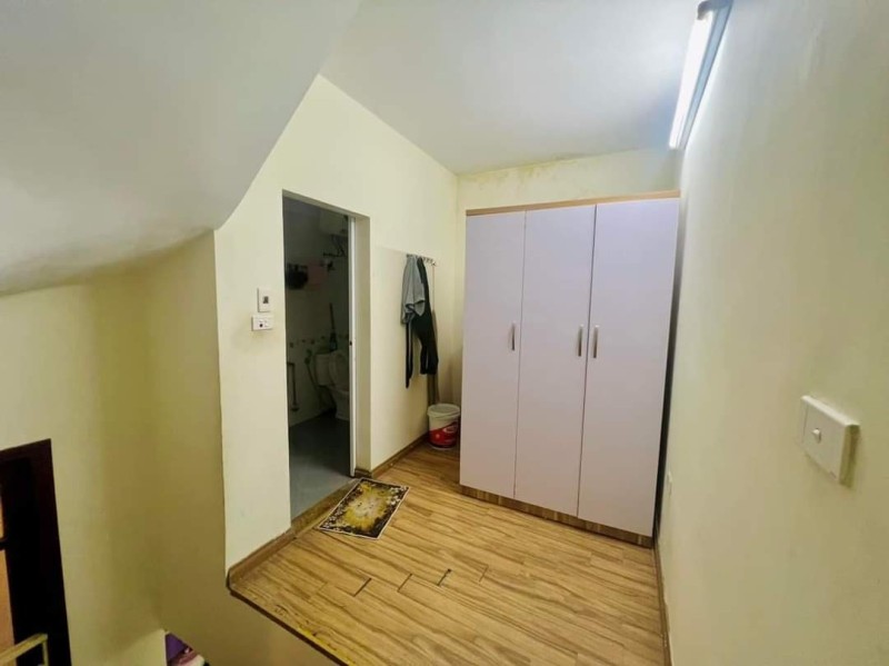 Bán nhà Hào Nam 40m2 x4T, LÔ GÓC ngõ nông, rộng, nhỉnh 4 tỷ.