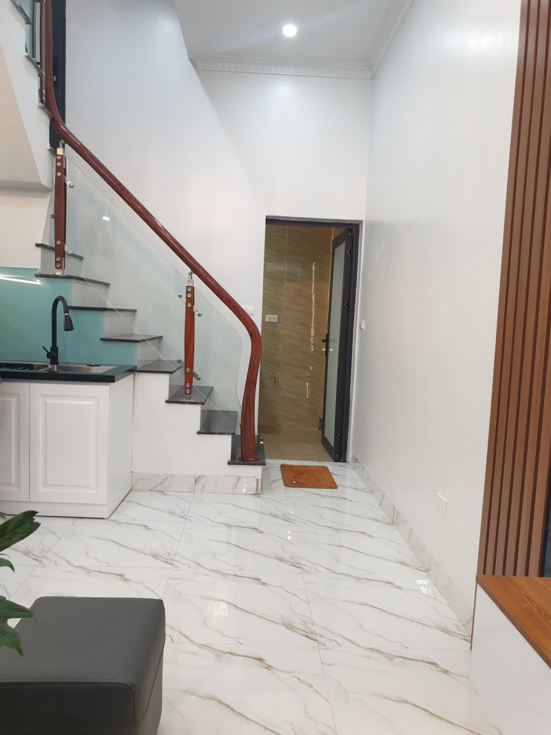 Bán nhà Phương Mai 27m2 x 5 tầng, gần phố, 10 ra oto, ngõ thông, 4.5 tỷ.