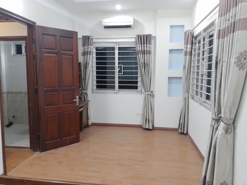 Hiếm bán Thái Hà 30m2 x4 tầng, mt 4.5m, oto đỗ cửa, gần hồ Hoàng Cầu, 4.7 tỷ.