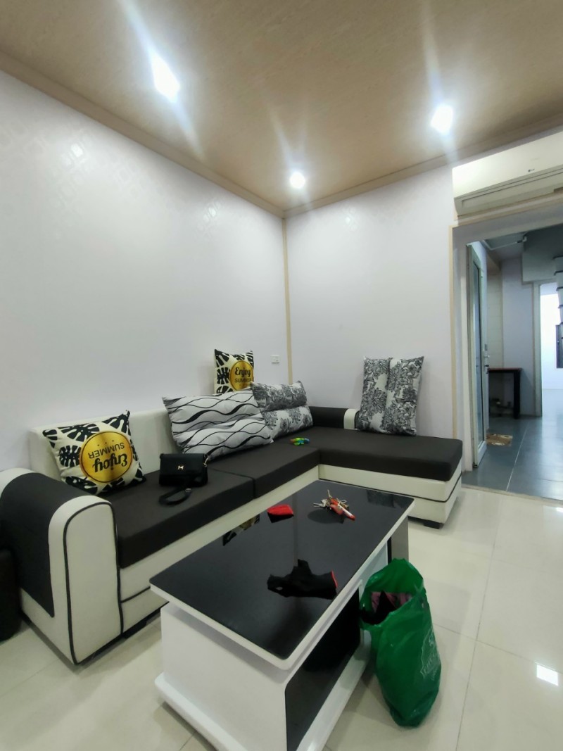 Bán nhà Hoàng Cầu 40m2 x4 tầng, mt 5m, oto đỗ cửa, gần hồ, 4.8 tỷ.