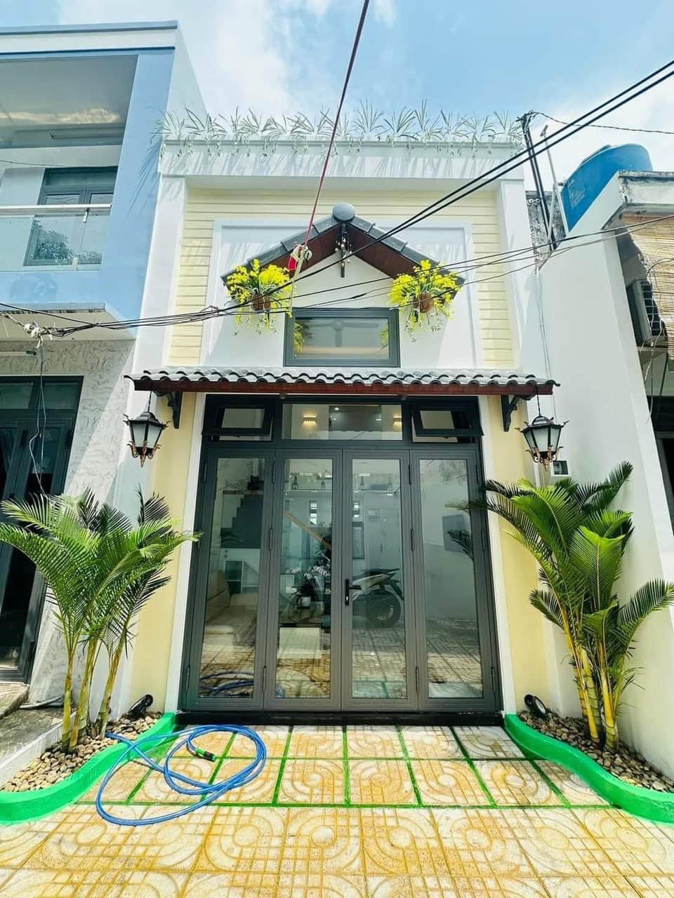 Bán nhà HẺM 4.2M Đường Lạc Long Quân, Quận Tân Bình, 42m2(3.9x11), 2 Tầng MỚI ĐẸP.