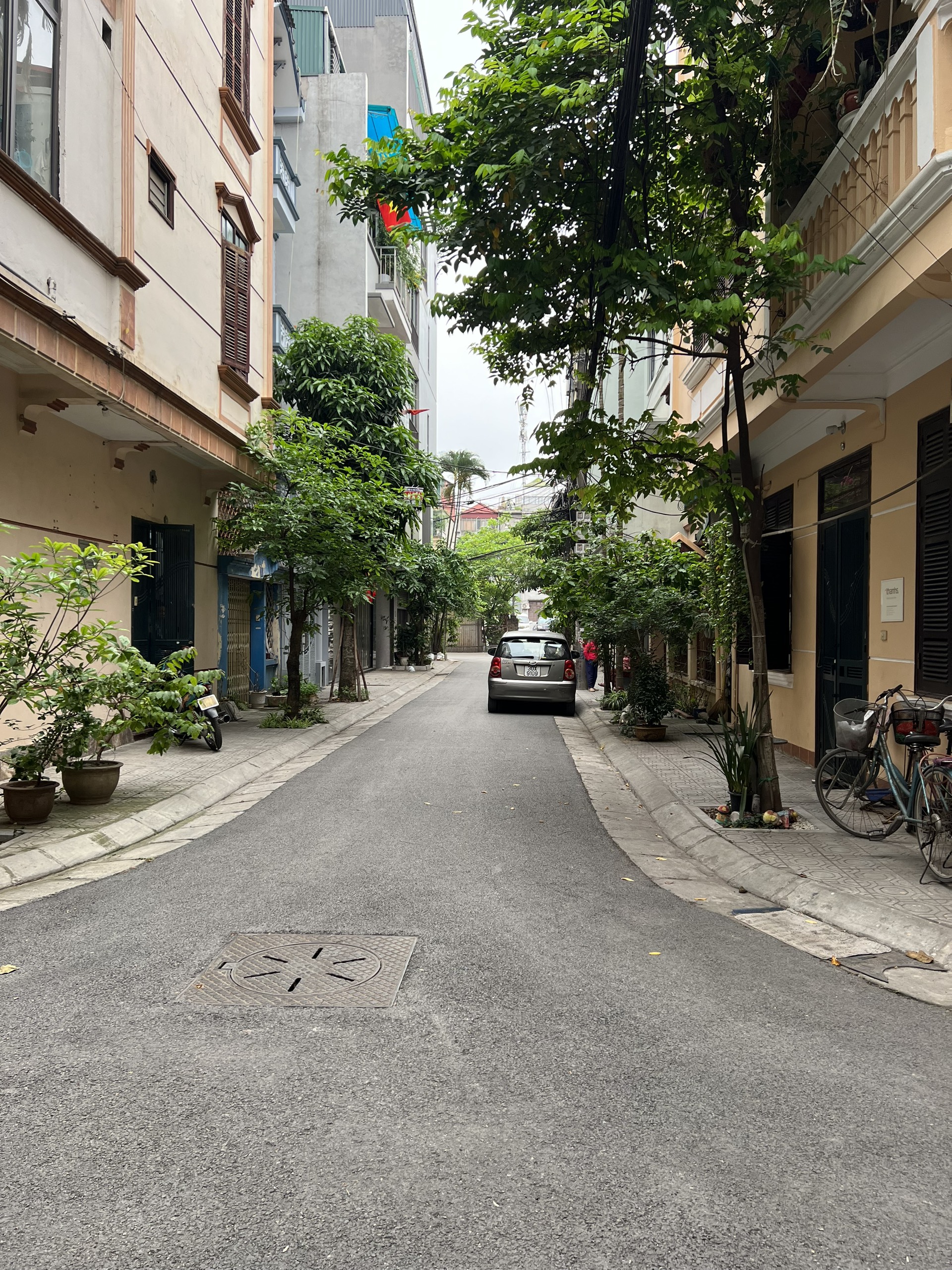 Mới! Bán nhà Lạc Trung, Phân lô Oto đỗ cửa, Vỉa hè, Gần phố, Nhiều cây xanh, 68m2*5T.