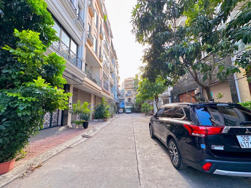 Bán nhà riêng phố Văn Cao, 100m2 - 6 tầng, gần Hồ. LH: Địa Thủy Sư Trần Thọ.