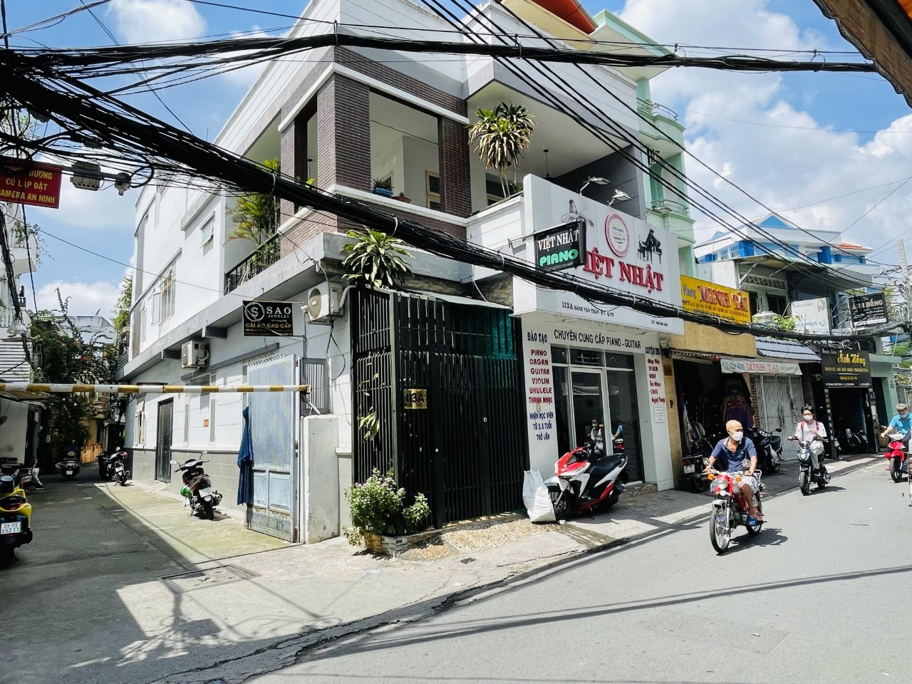 Hiếm Cách Mạng Tháng 8, HXH sát MT - 4 tầng 36m2.