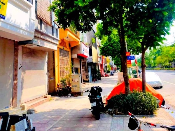 Ngôi nhà bán nằm ở mặt phố Ngô Gia Tự sở hữu khả năng kinh doanh tốt can-nha-mat-pho-ngo-gia-tu-can-ban-2
