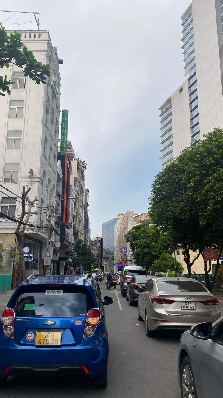 Ngộp Cách mạng tháng8 - Quận 3 - 38m2 - 5 tầng CHDV.