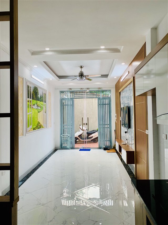 Đường Cổ Linh, Long Biên 30m2, 5 tầng, giá 3,5 tỷ.