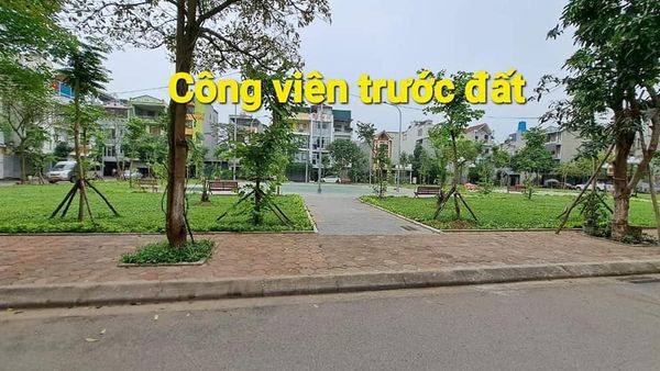 BÁN NHÀ DÂN XÂY PHỐ BÁT KHỐI( LONG BIÊN)_ MẶT TIỀN RỘNG_ NGÕ 2 Ô TÔ TRÁNH NHAU_ GẦN SÁT NGAY CÔNG VIÊN_ Ở SƯỚNG.