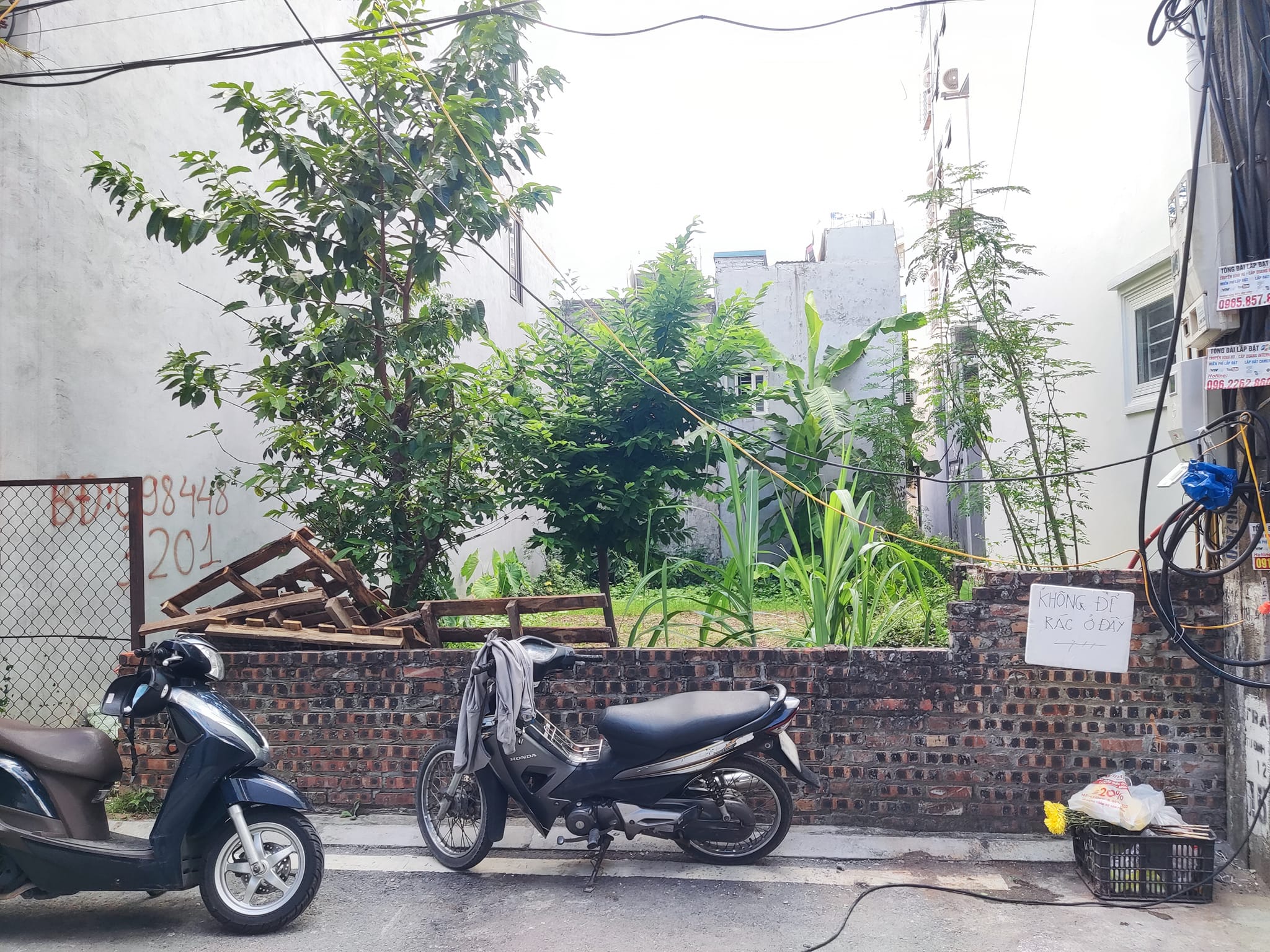 BÁN ĐẤT TẶNG NHÀ C4 Ở NGAY 61 M2 ..MT : 4M THẠCH BÀN _ LONG BIÊN CHỈ 2 TỶ 300 TR.