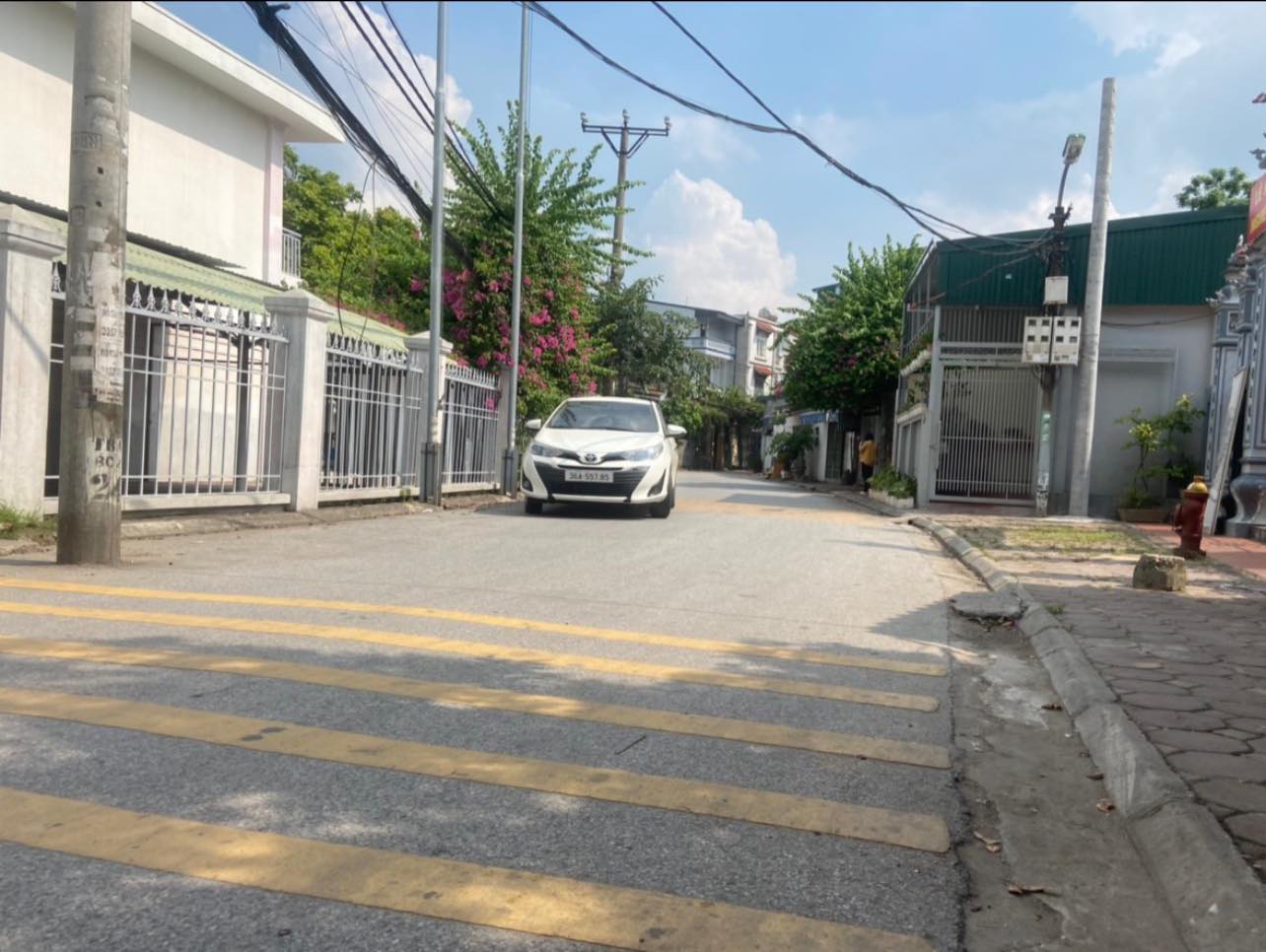 BÁN ĐẤT PHỐ BẮC CẦU 100M2 ( 5,5 X 20M)_ KINH DOANH _ VỈA HÈ_ Ô TÔ TRÁNH_ KHU TRUNG TÂM_ ĐẦU TƯ.