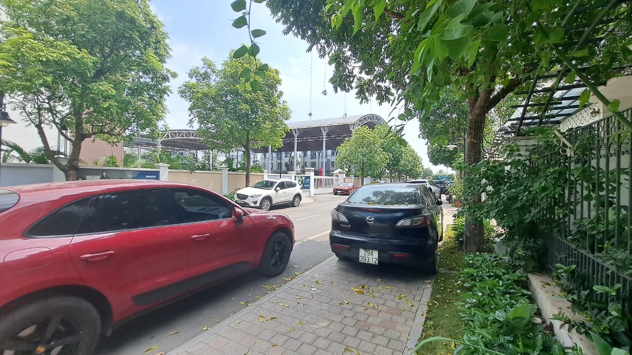 BÁN NHÀ ĐẸP BỒ ĐỀ ( LONG BIÊN)_ KINH DOANH _ 2 THOÁNG _ TẶNG NỘI THẤT CAO CẤP.