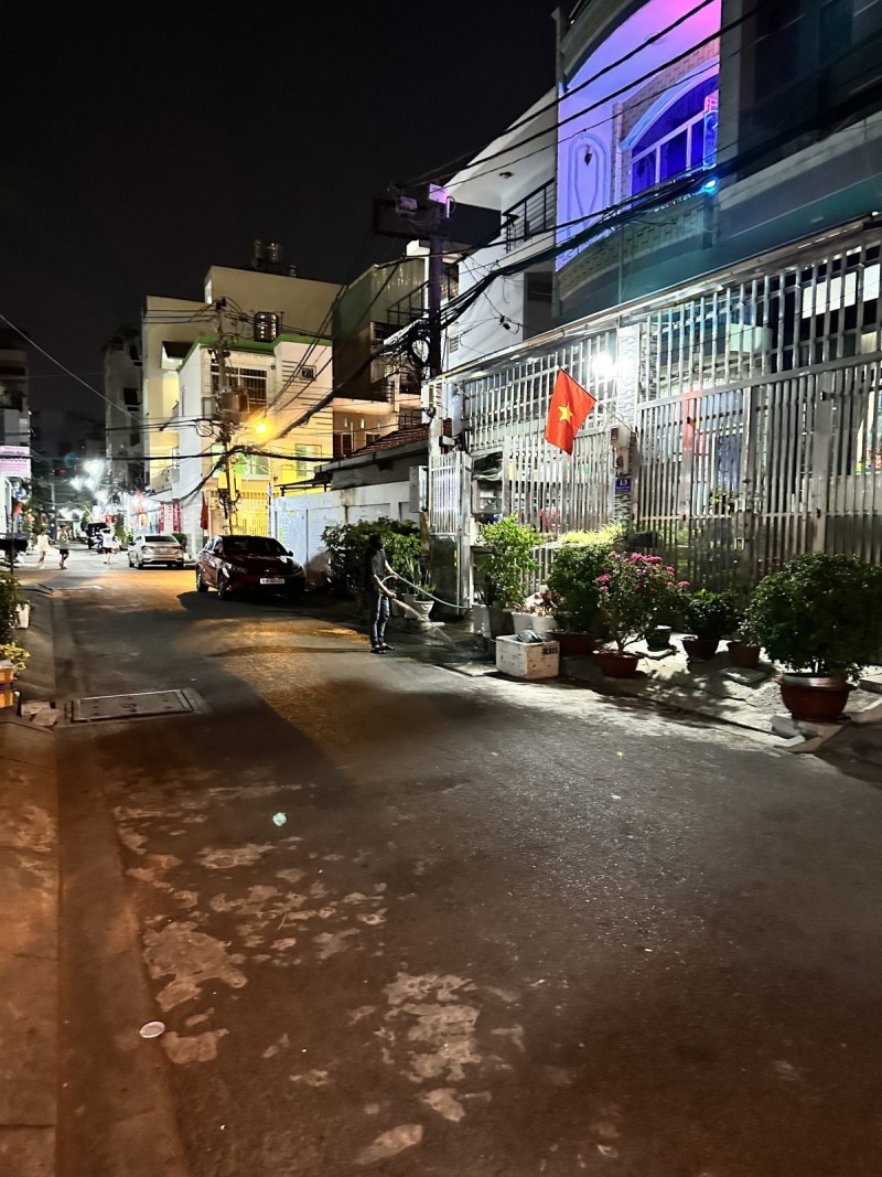 Bán Nhà Mặt Tiền 3 Tầng, Ngay CHợ Tân Hương, Tân Phú, Hẻm 8m Nhĩnh 5 Tỷ.