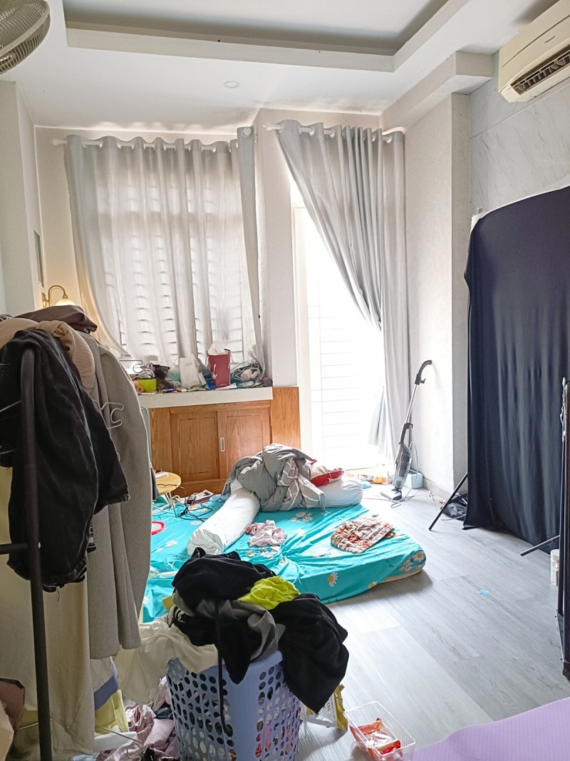 Bán nhà sát mặt tiền Nguyễn Tri Phương Quận 10, 30m2, 5 tầng, giá rẻ.