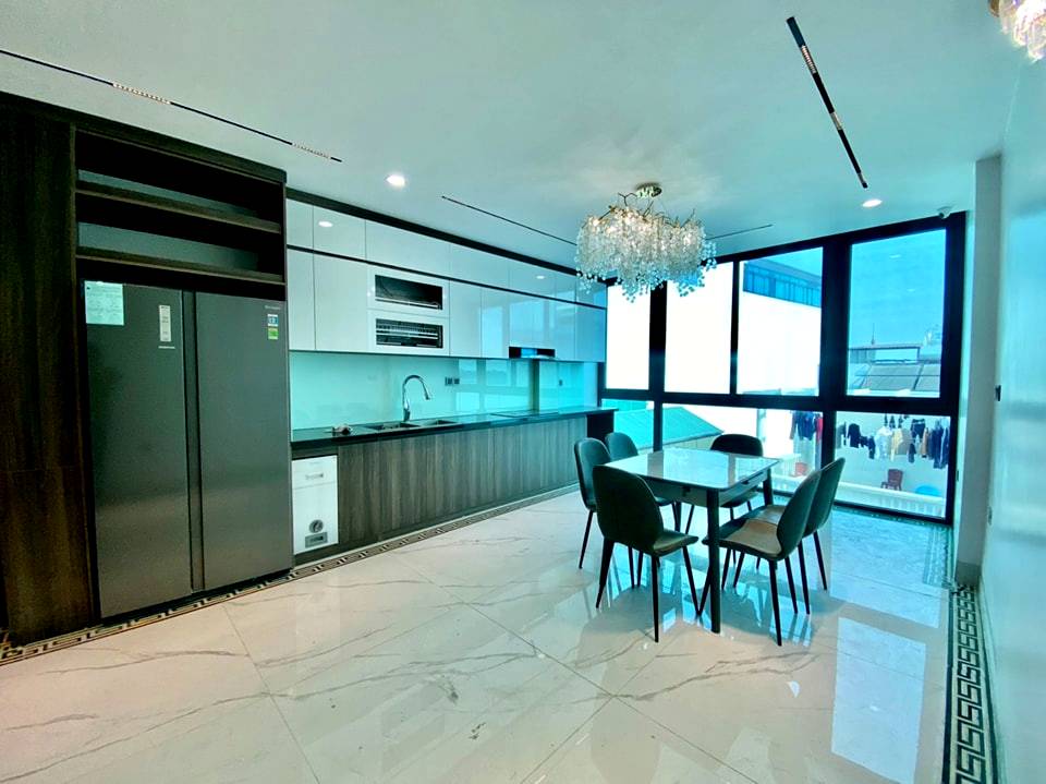 Hồng Tiến, Long Biên 50m2, 7 tầng, giá hơn 10 tỷ.