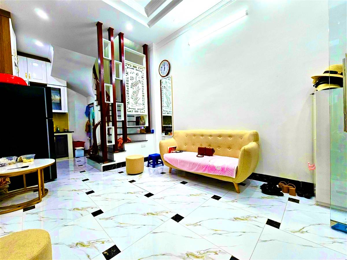 BÁN NHÀ MỚI KÍNH KOONG - ĐẸP LONG LANH - PHÂN LÔ NGÕ RỘNG ĐẸP - TRUNG TÂM VÔ VÀN TIỆN ÍCH.