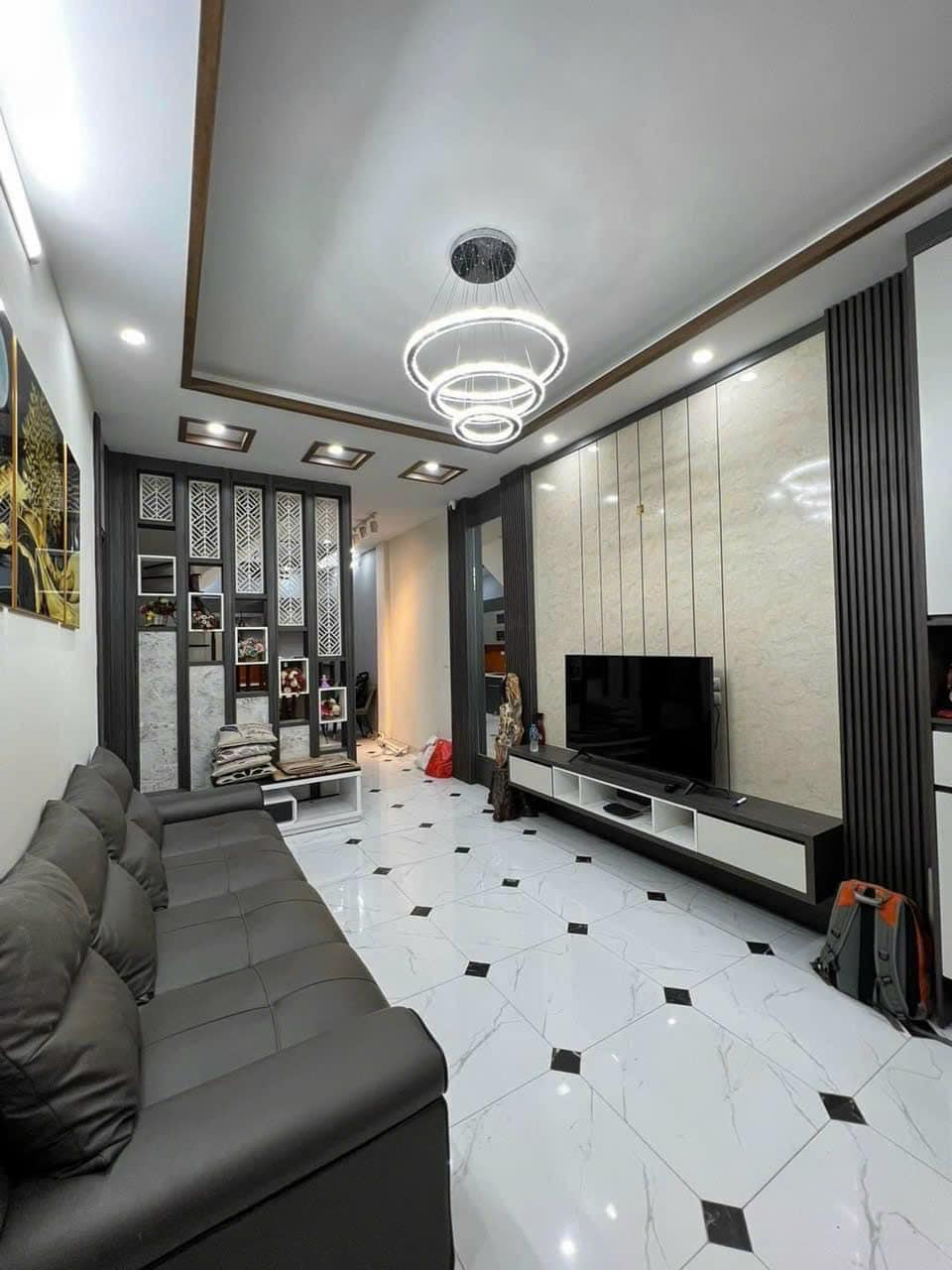 Bán Nhà 5T Bát Khối, Long Biên 35m2 chỉ 2,65 tỷ ( giá thương lượng thêm).
