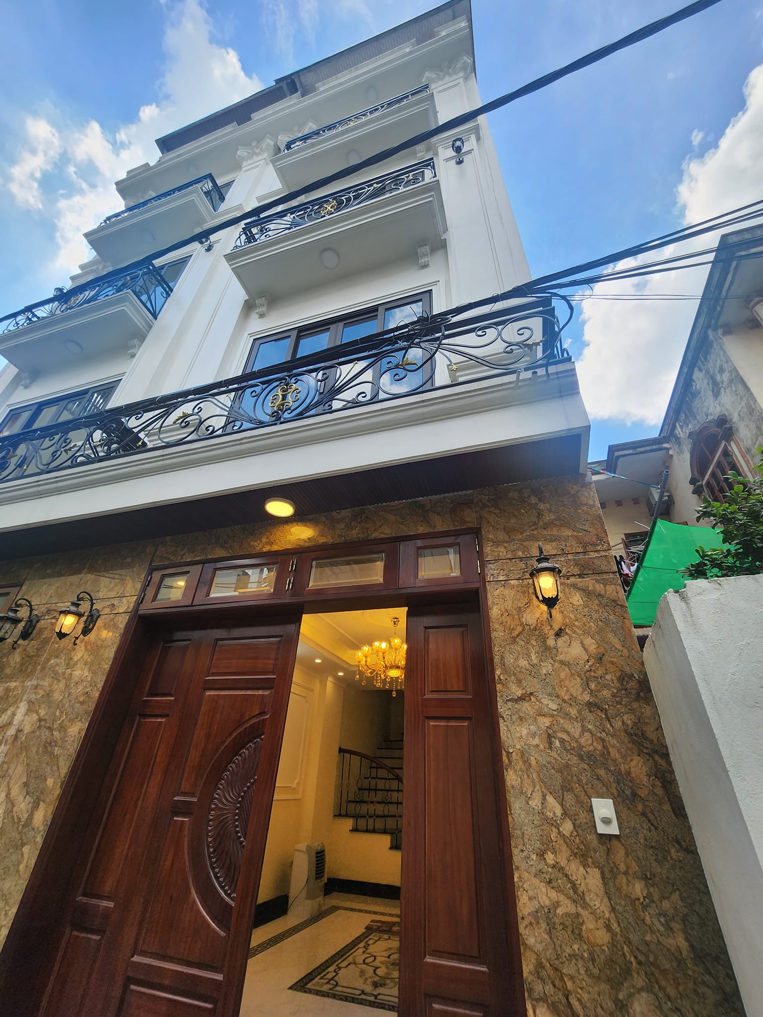 BÁN NHÀ PHỐ ĐÀM QUANG TRUNG ( LONG BIÊN) - NHÀ ĐẸP Ở NGAY - GẦN PHỐ - NGÕ Ô TÔ TRÁNH.