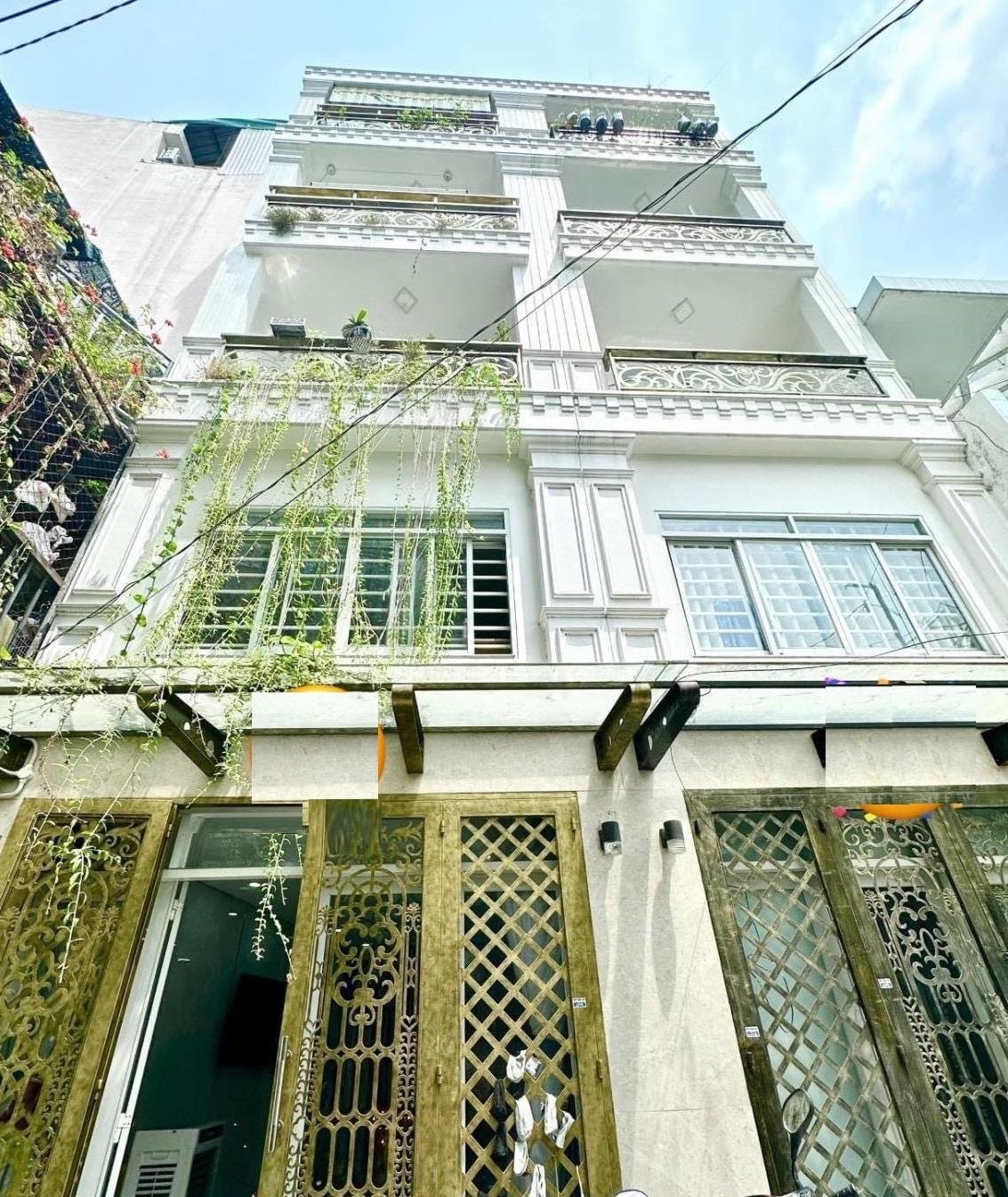 GIẢM 2 TỶ - NHÀ sát HXH HUỲNH VĂN BÁNH PHÚ NHUÂN- NHÀ ĐẸP-TẶNG FULL NỘI THẤT CAO CẤP.