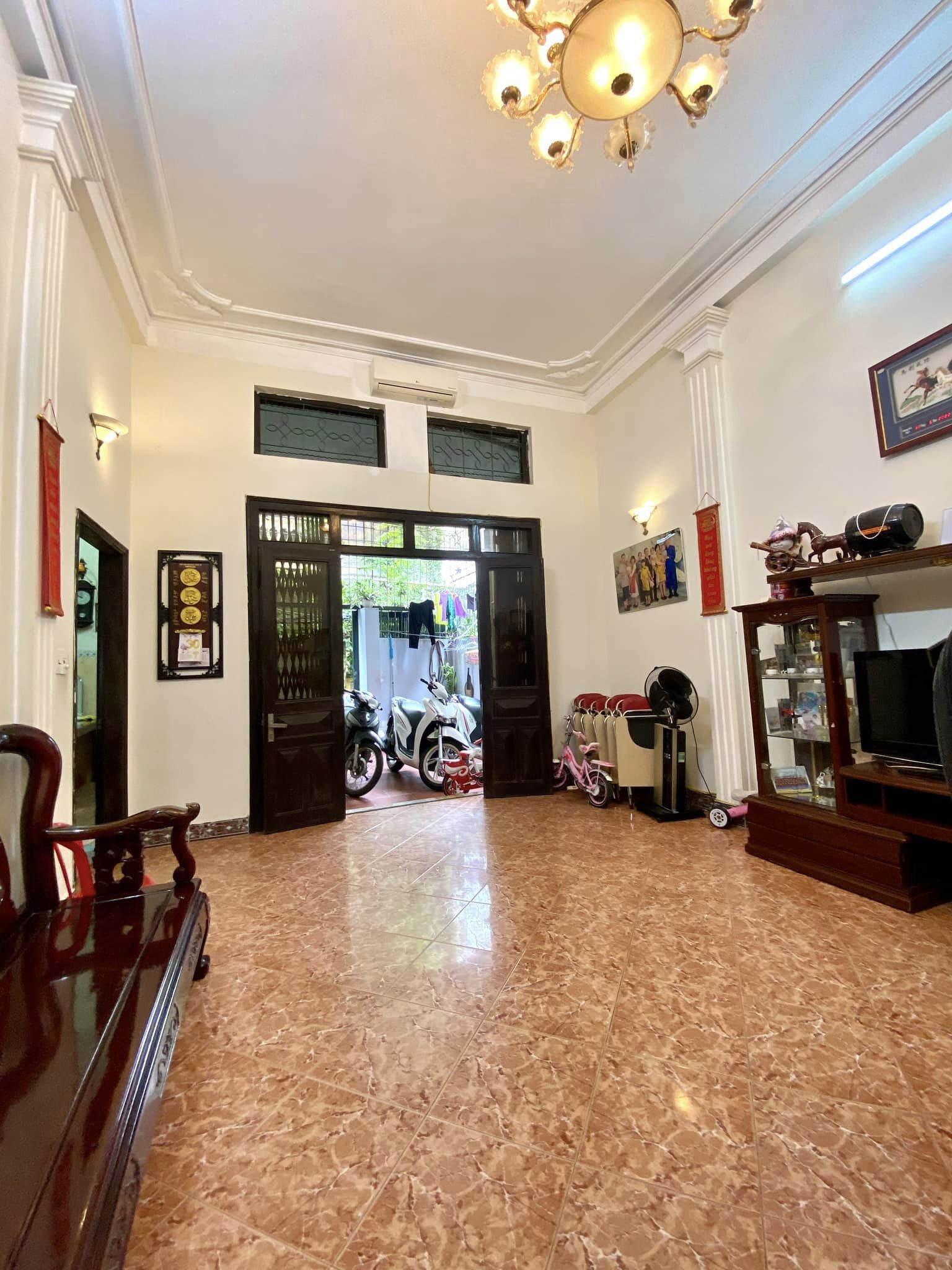 BÁN NHÀ PHỐ BÁT KHỐI( LONG BIÊN)_ NHÀ MỚI KOONG_ Ô TÔ ĐỖ CỔNG _ TIỆN ÍCH_ Ở SƯỚNG_ NHỈNH 3 TỶ.