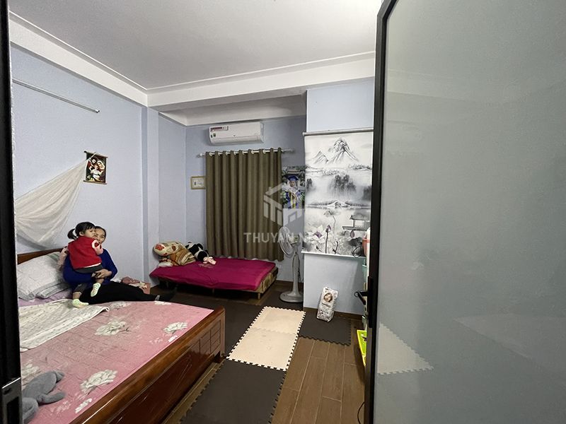 Chính chủ cần bán 38,3m2 nhà 3 tầng ngõ 197 Phúc Lợi. Đường trước nhà rộng 2m.