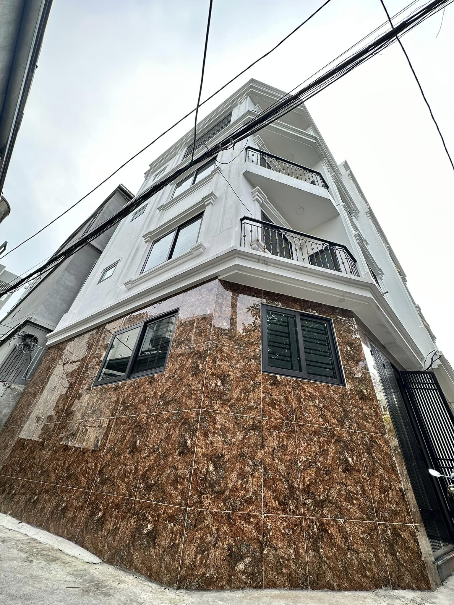 BÁN NHÀ TRỊNH VĂN BÔ 45M2 X 5T, LÔ GÓC NHIỀU THOÁNG, GẦN Ô TÔ TRÁNH, GIÁ CUỐI 3 TỶ.