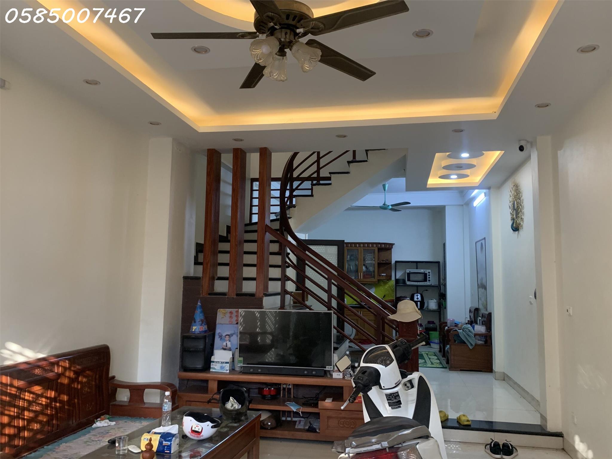 Bán nhà 3T Võng La, 40m, xe hơi đỗ, 5′ đi lên cầu Thăng Long.