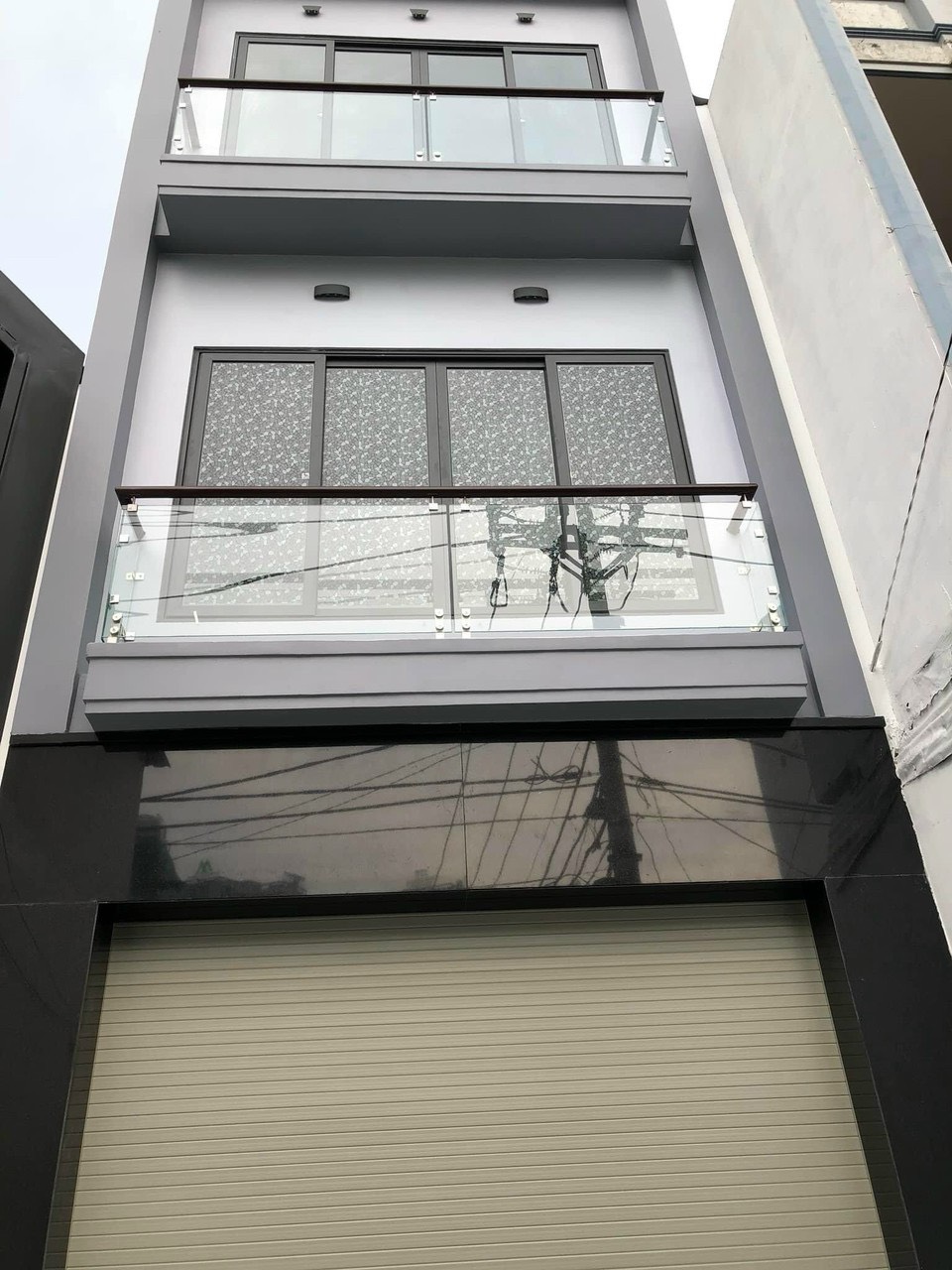 Cho thuê nhà mới NC mặt tiền Tân Mỹ p Tân Thuận Tây Q7.DT:4x22 trệt 3 lầu sân thượng 5 phòng 3wc.Giá:22tr.