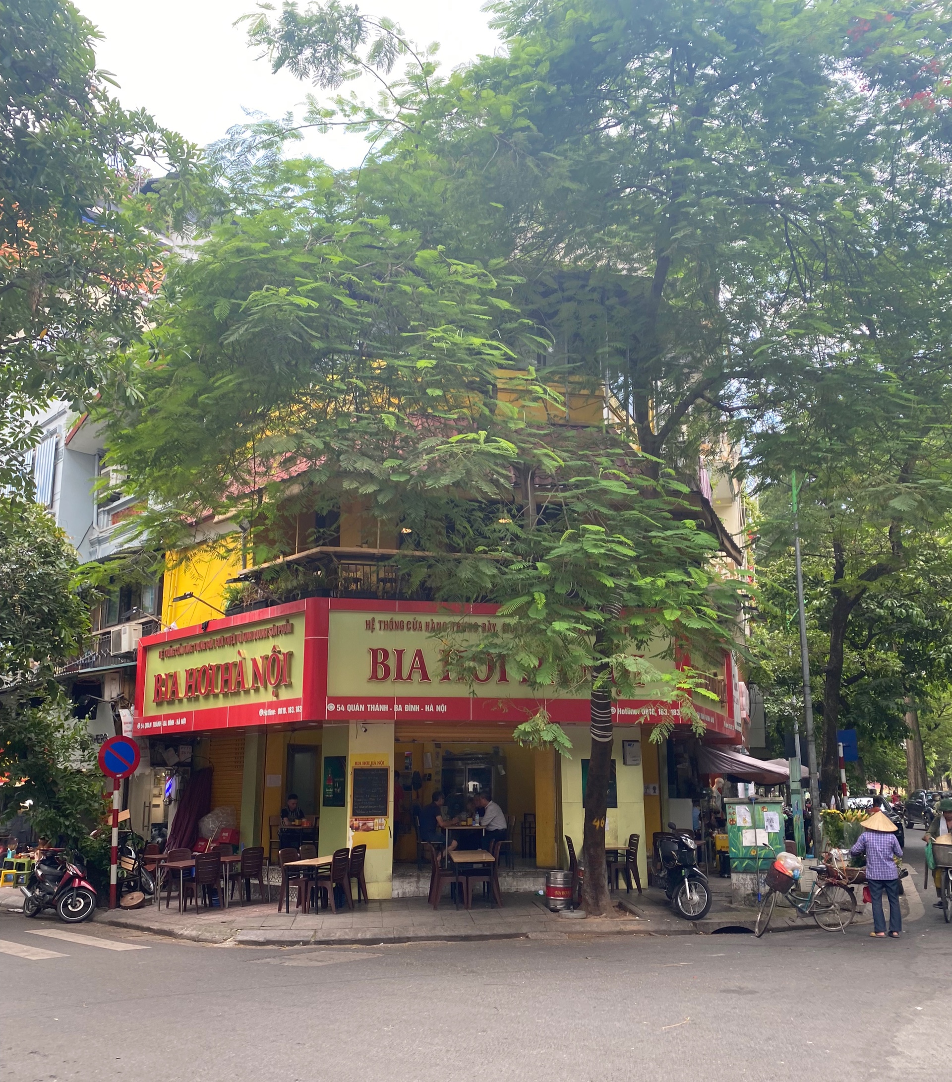 Cho thuê mặt phố lô góc Đoàn Trần Nghiệp, HBT 150m2 mặt tiền 20m