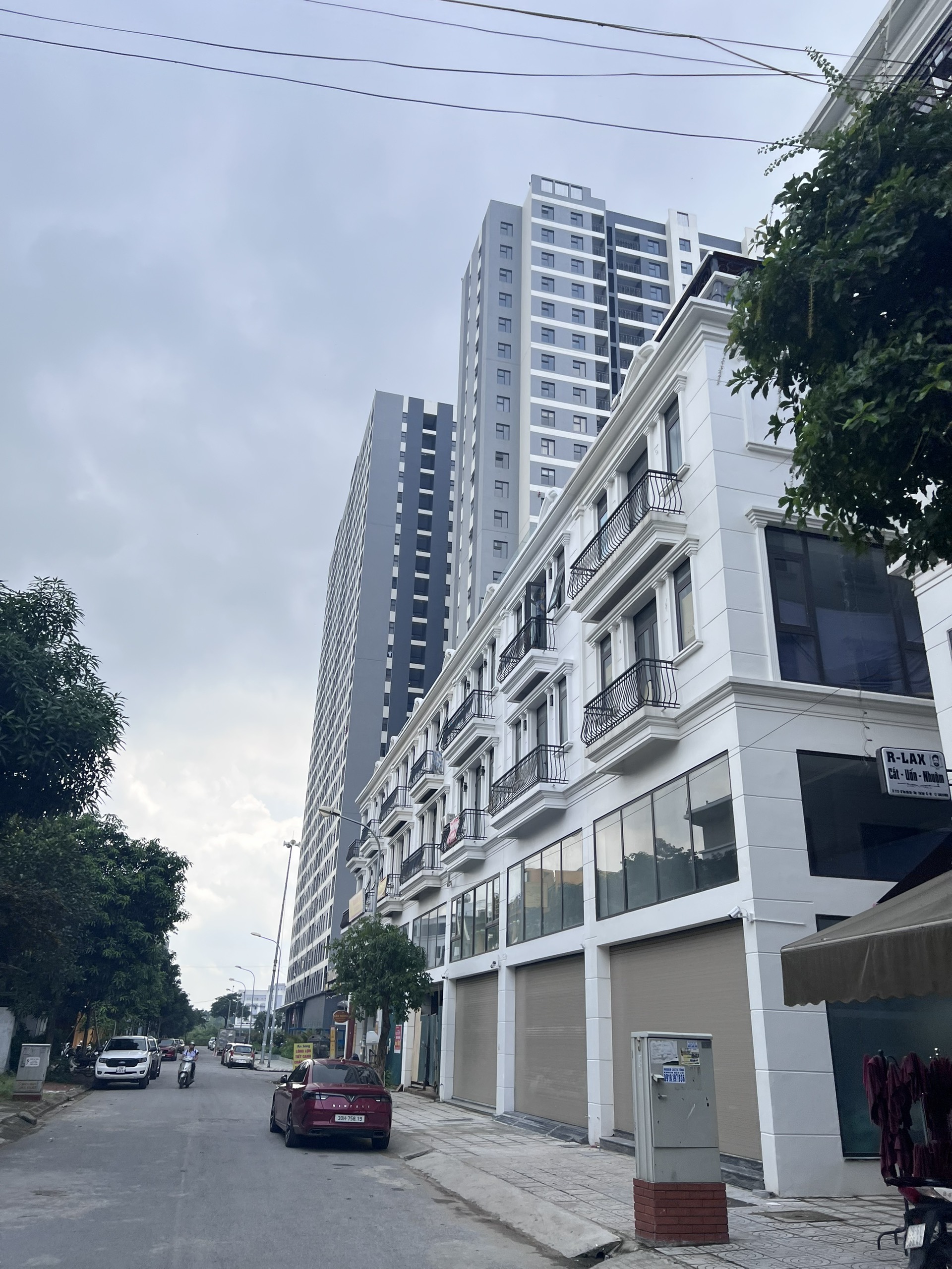 Chung cư Blue Star mặt hồ Trâu Quỳ Gia Lâm, giá 27,5tr/m.