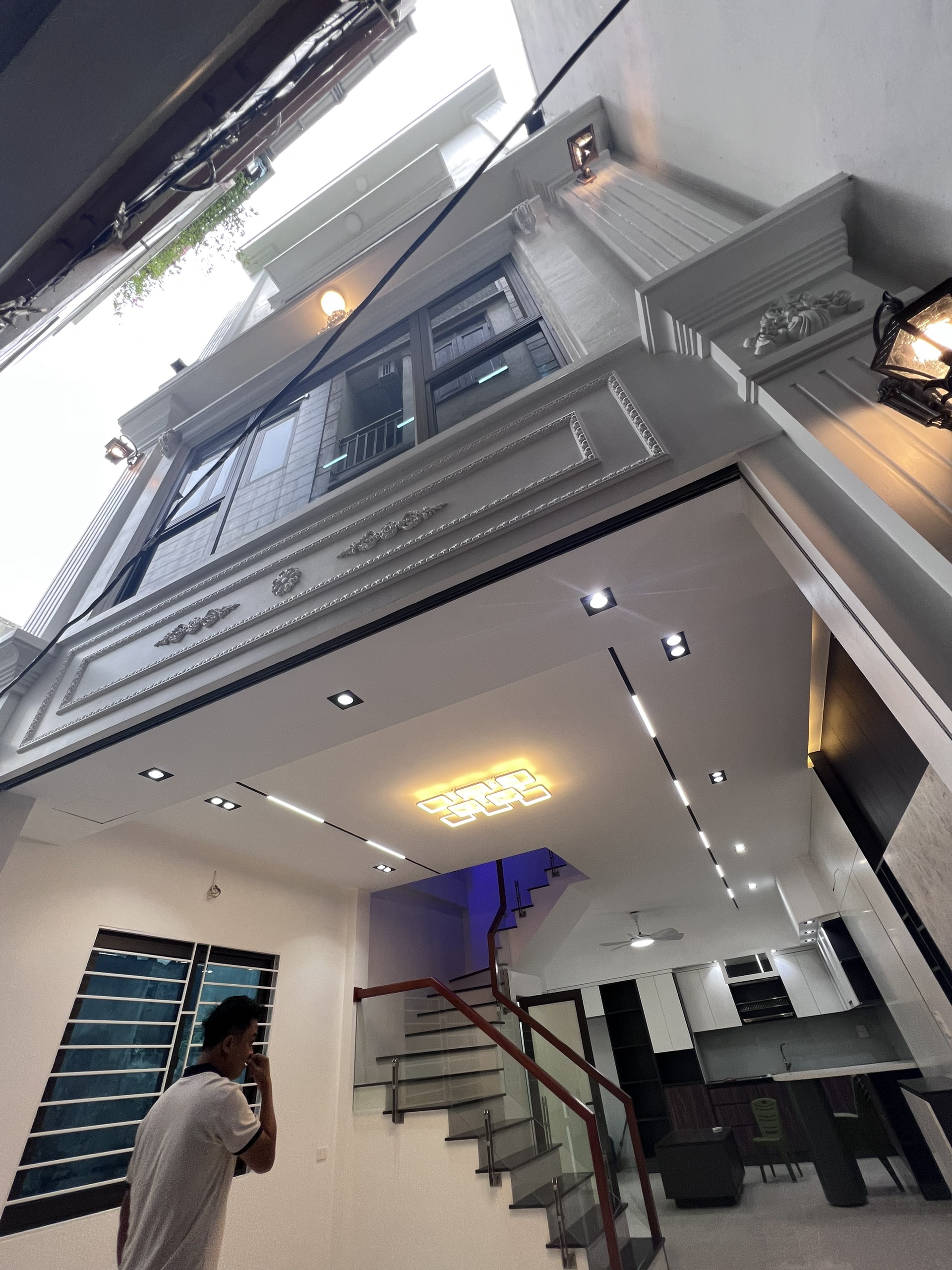 Bán nhà mới keng 5 tầng tại Trâu Quỳ Gia Lâm, đường oto.