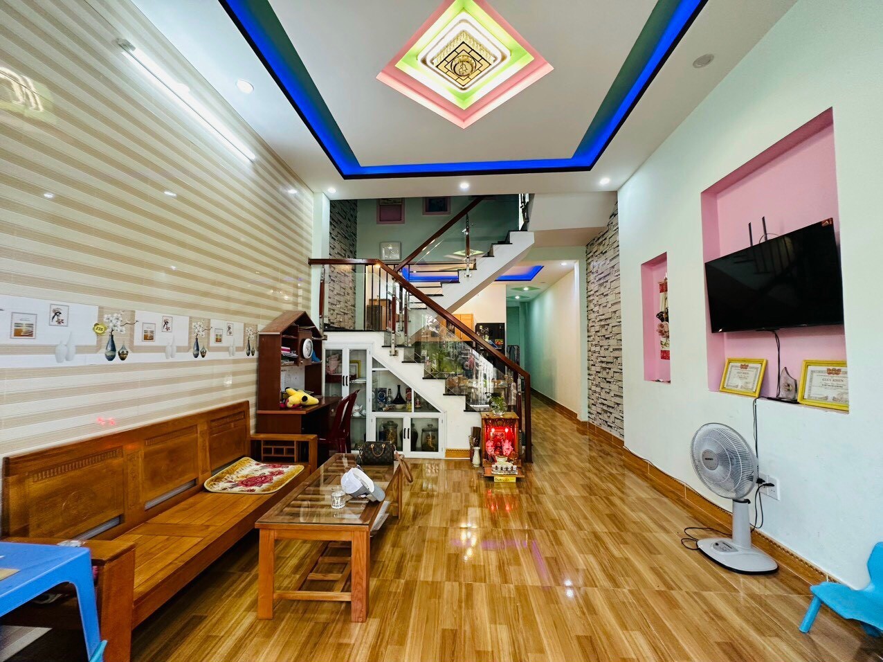 GIẢM GIÁ BÁN GẤP CÒN 2.3 TỶ, KIỆT Ô TÔ, NHÀ MỚI 2 TẦNG, 60M2, ĐƯỜNG HOÀNG VĂN THÁI.