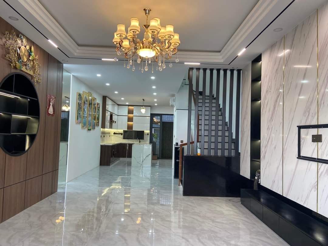 Bán căn nhà mỹ gia gói 8 lô kề góc.