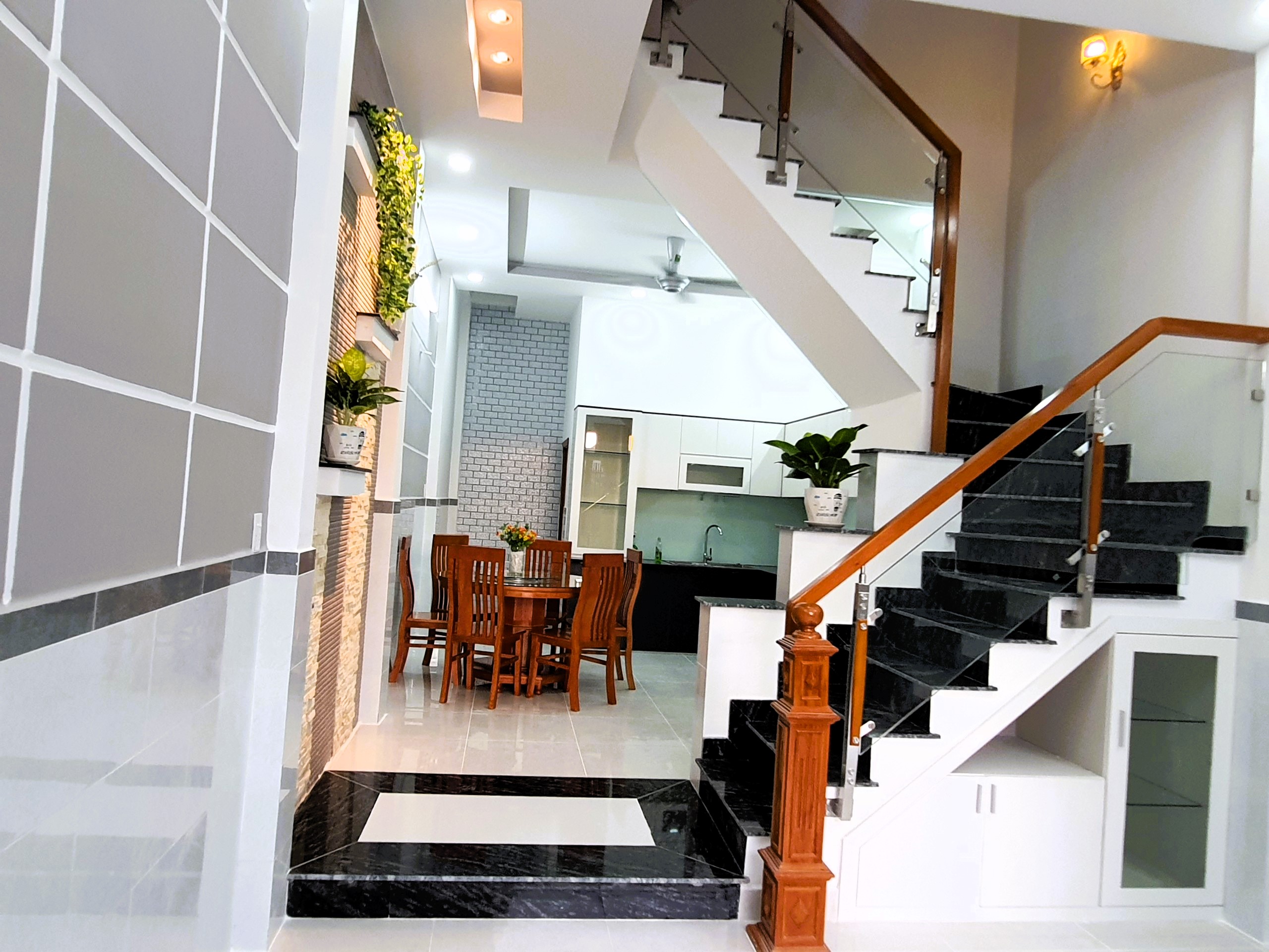 Bán nhà 1T2L 4pn hẻm 6m đường 8 Linh Xuân.