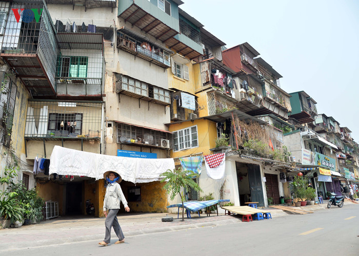 NHÀ TẬP THỂ MẶT NGÕ TẠI THÀNH CÔNG THUỘC QUẬN BA ĐÌNH. 10M RA MẶT PHỐ. GIÁ CẢ HỢP LÍ CHỈ.