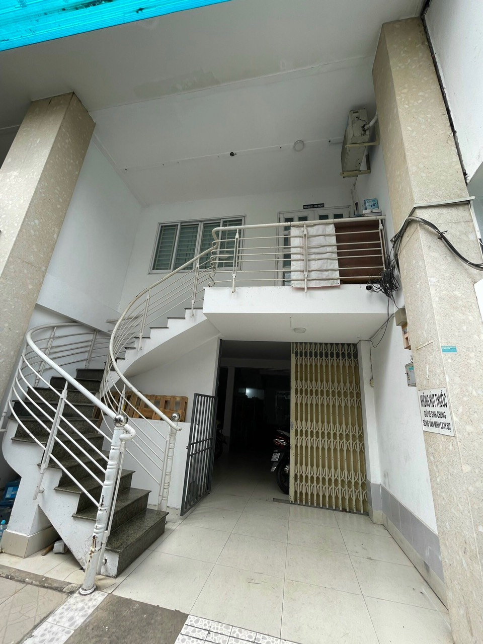 Cần bán gấp nhà Mặt Tiền 90m2 đường Sông Thương, P2, Tân Bình.
