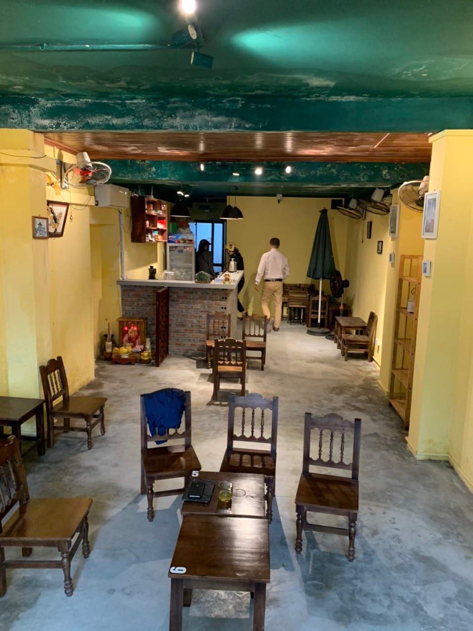 Cho thuê nhà Mặt Phố Nguyên Hồng.