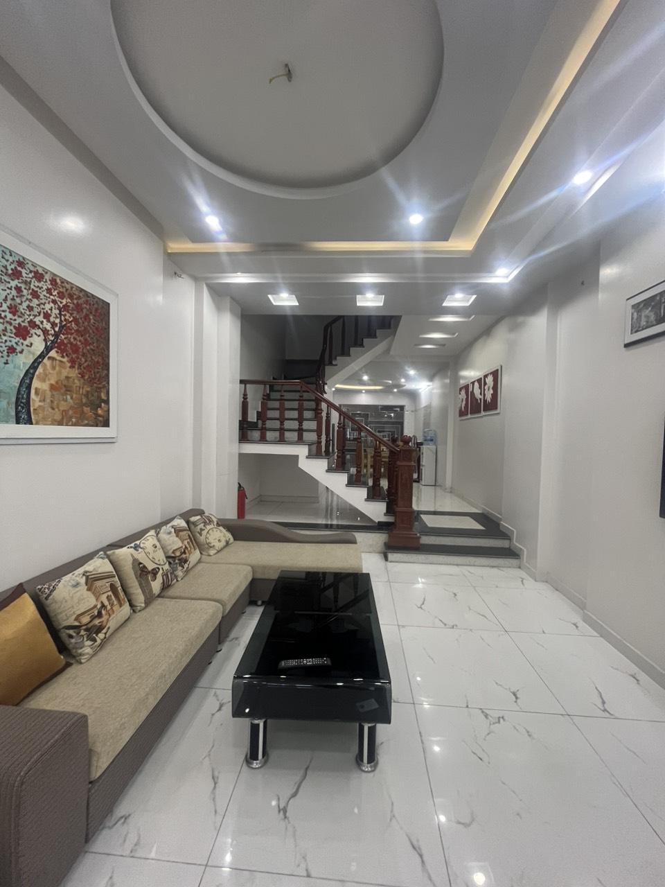 Bán nhà 5 Tầng Văn Cao Diện tích 80M full đồ có hợp đồng cho thuê 20 tr.