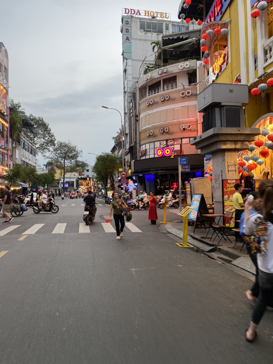 Mặt tiền kinh doanh phố tây Đề Thám, quận 1, 90m2, 5 tầng, giá 67 tỉ.