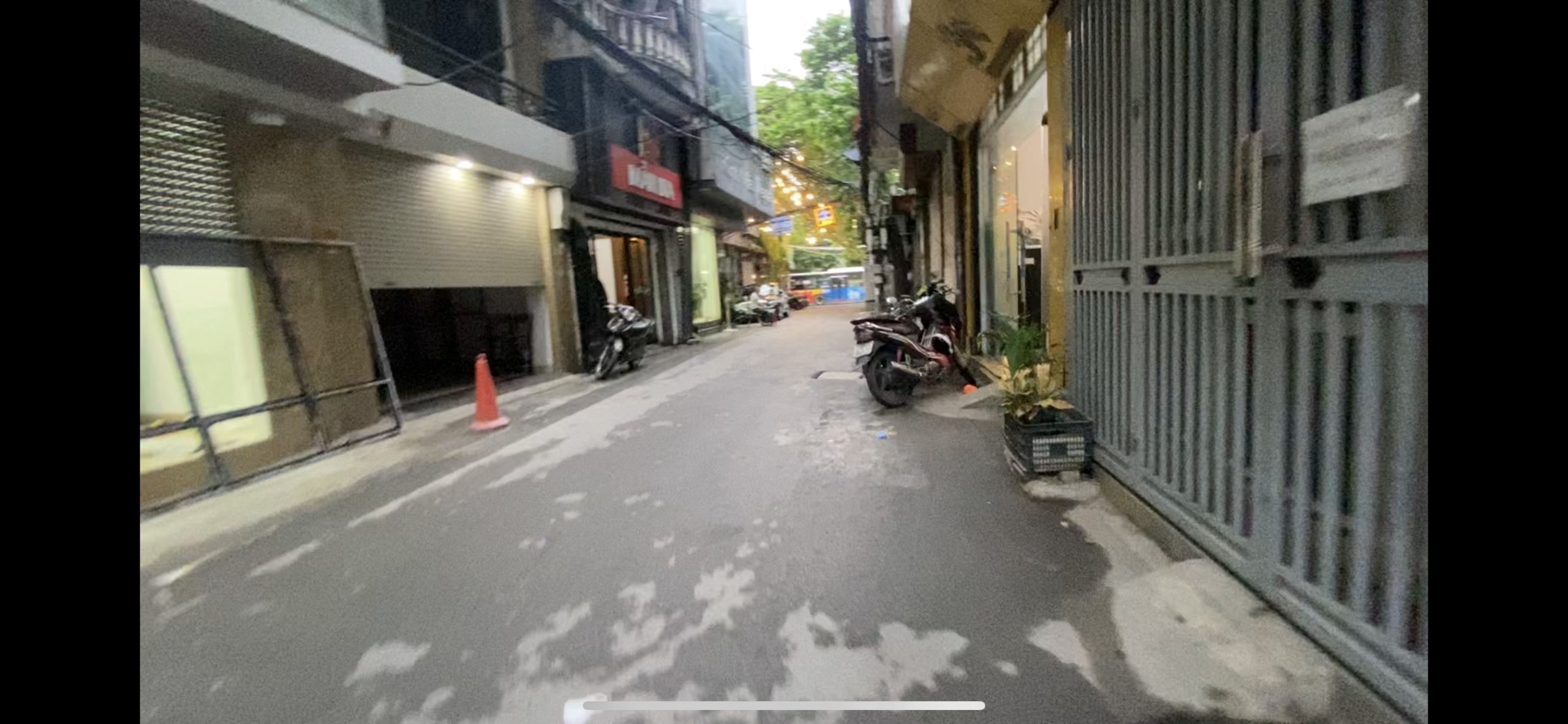 Gấp.! Chủ hạ chào 600 Triệu- Phân lô đường Láng- Nguyễn Chí Thanh,Đống Đa.S=45m2. MẶT TIỀN : 5,3m,Ô Tô Tránh + Gara.