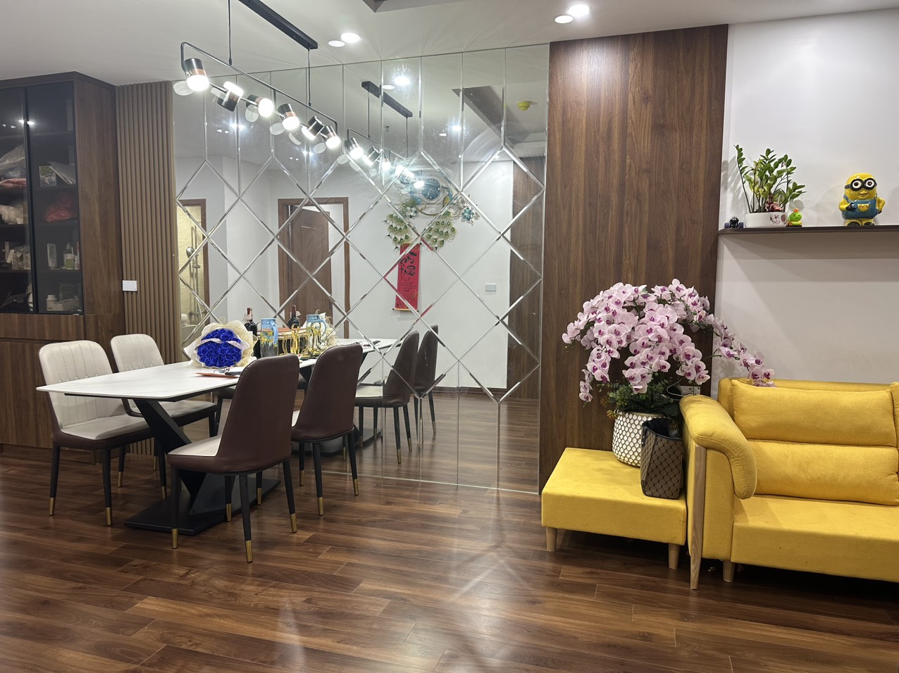 Chính chủ cần bán Căn hộ mới % , nội thất full cao cấp, đẹp và phong thuỷ nhất toà.