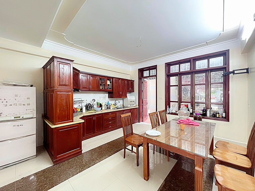 Bán nhà phân lô khu 193 Văn Cao - Thư Trung , 90m 4 tầng cực thoáng GIÁ 5.9 tỉ.