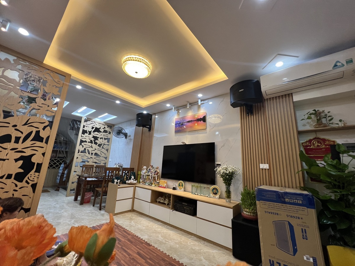 Chính chủ CẦN BÁN GẤP HẠ GIÁ 4.65 tỷ ( tôi chuyển về ở cùng con )nhà số 5 ngõ 784 Bạch Đằng.