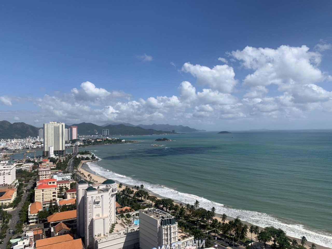 Bán căn hộ 2 phòng ngủ tòa Bắc GoldCoast Nha Trang, view biển.