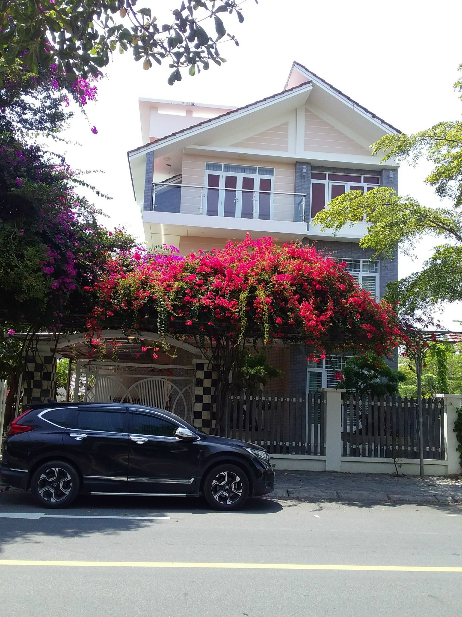 Bán biệt thự ở KĐT Phước Long A, Nha Trang đường chính.